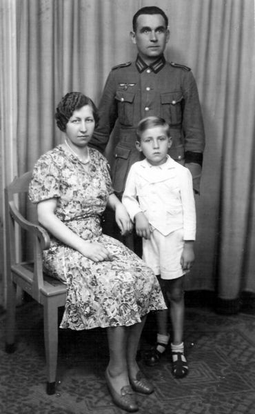 Historische Kleinfamilienaufnahme